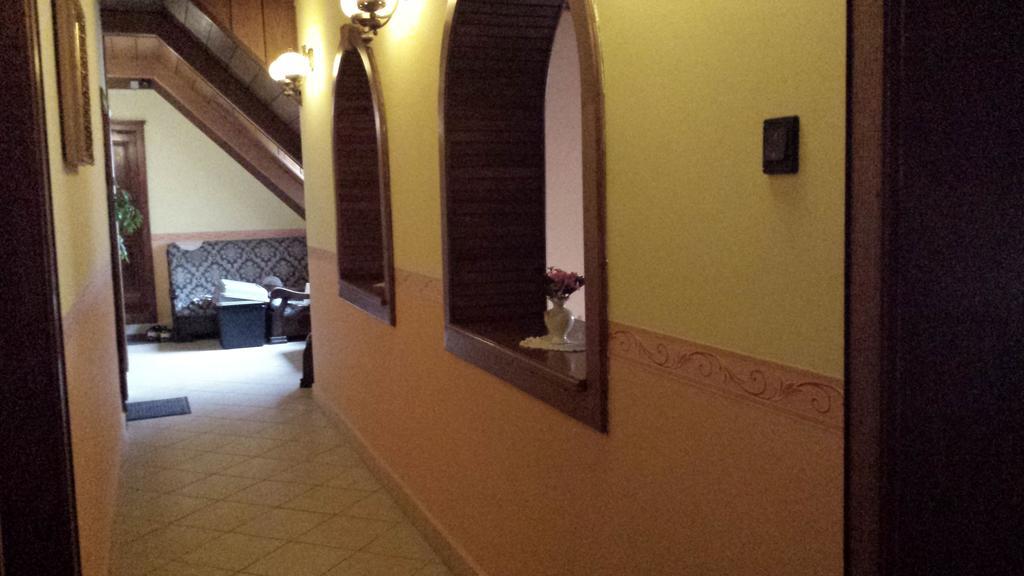 Bed and Breakfast Kocsis Panzio Es Etterem Комаром Экстерьер фото